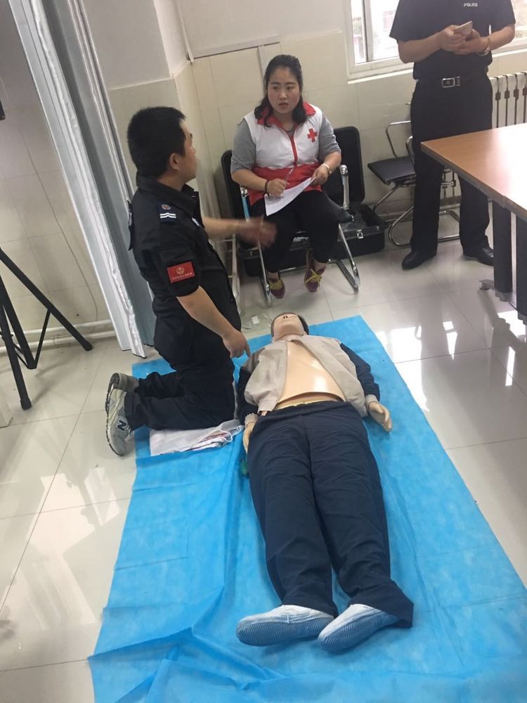 市红会对绿洲、雷霆救援队进行应急救援培训