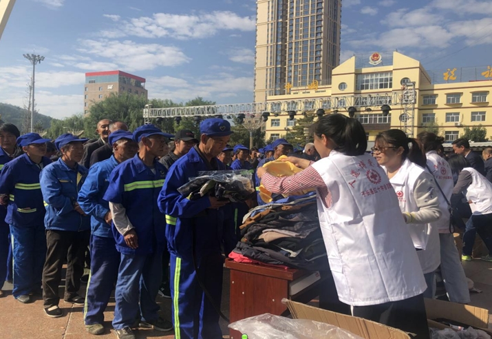 子长县红十字会举办“人道博爱献爱心，共驻联建解忧民”爱心物资发放仪式