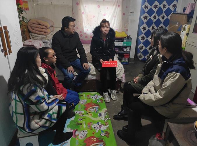 延安市红十字会走访慰问困难群众