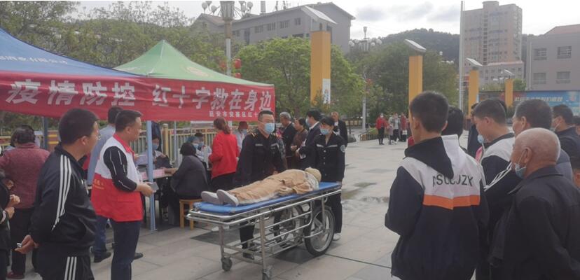 延安市安塞区红十字会开展纪念第73个 “世界红十字日”宣传活动