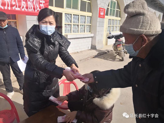 博爱项目助农增收 贫困群众喜领分红