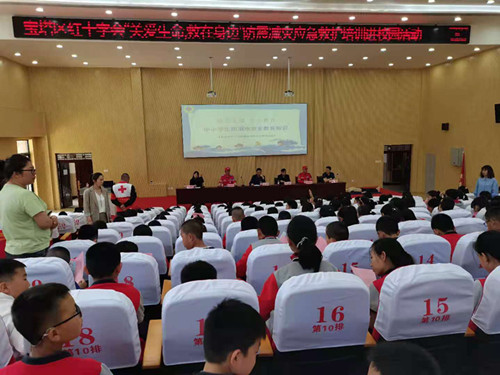 宝塔区红十字会开展防震减灾应急救护培训进校园活动